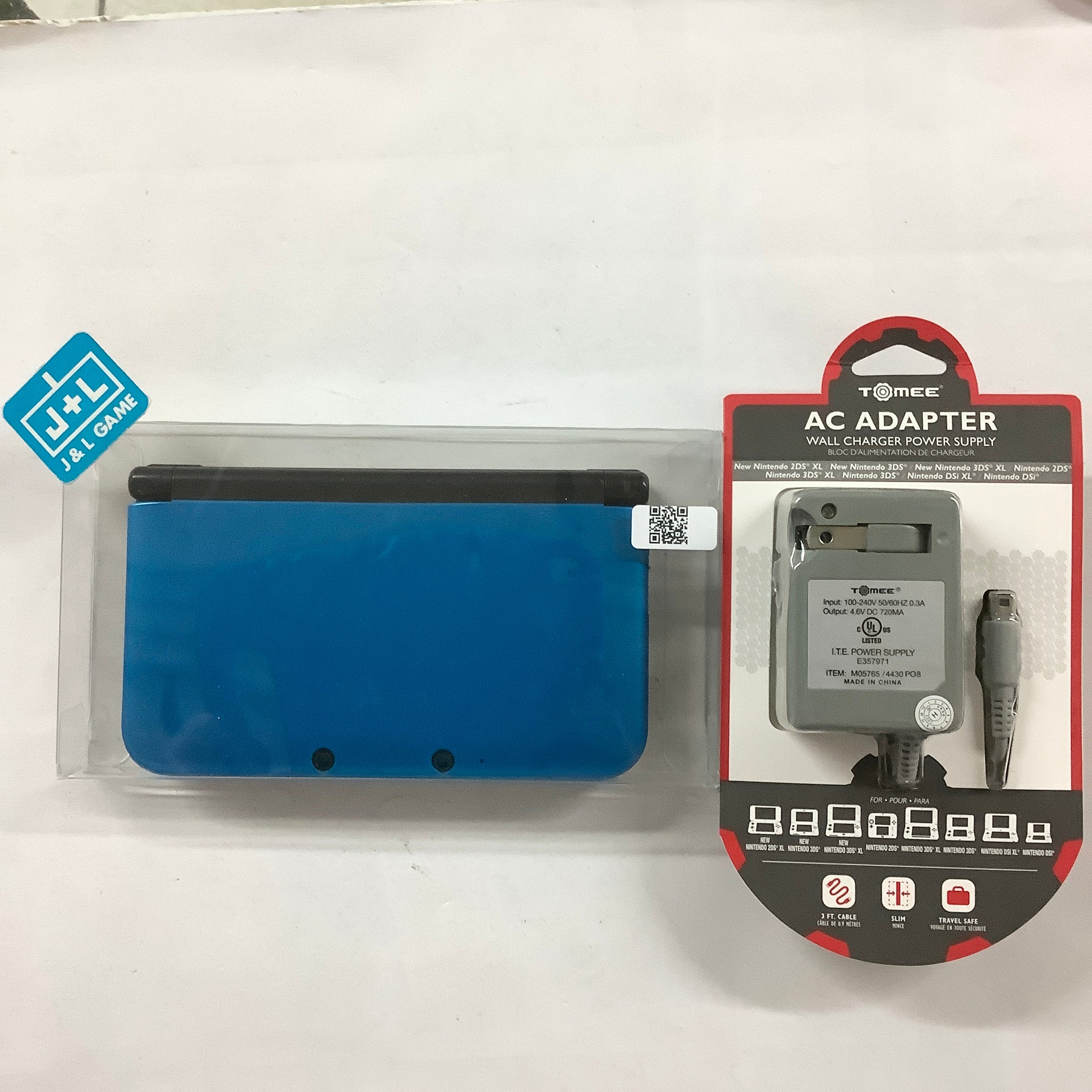 On sale Nintendo 3DS XL in Blue with Charger