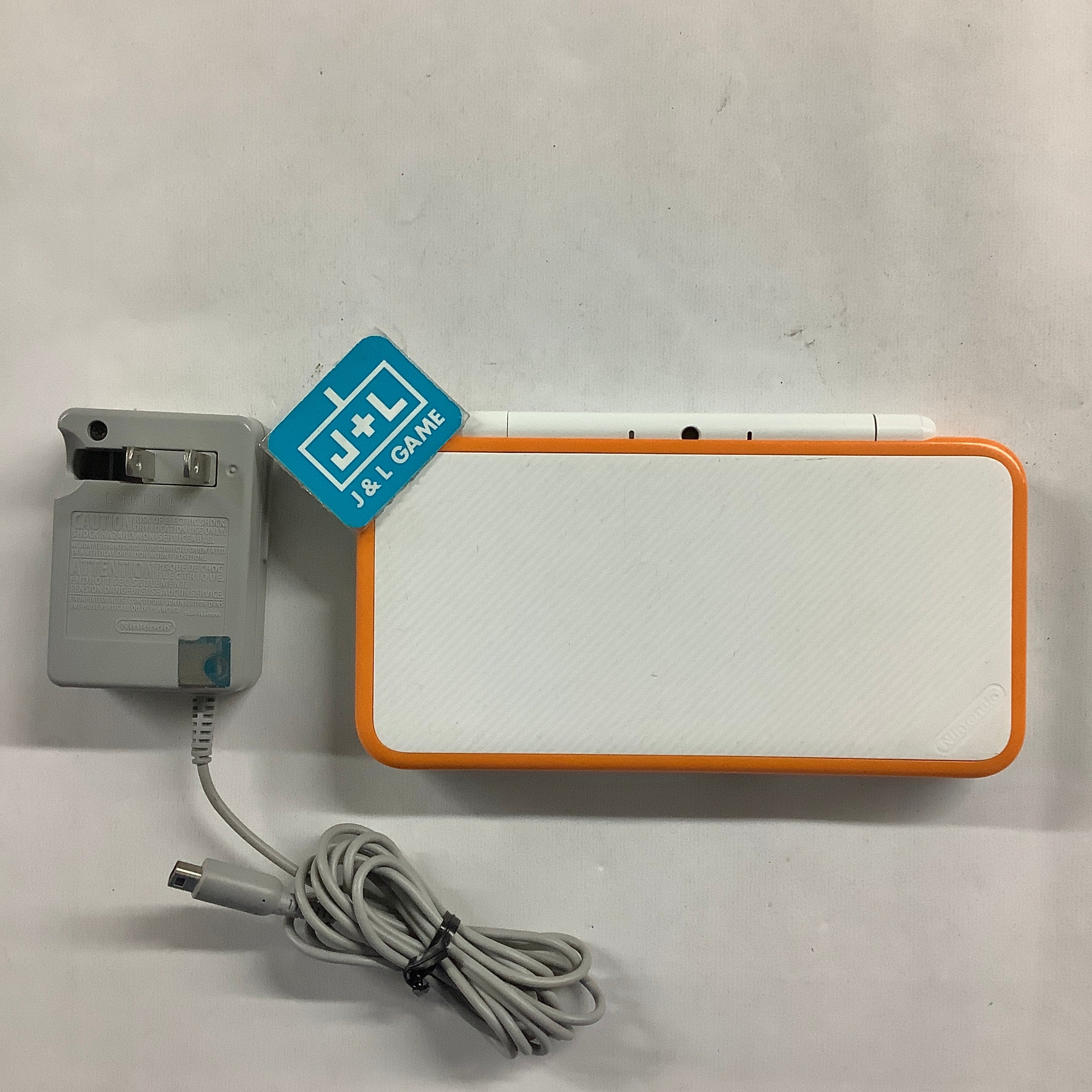 New Nintendo 2DS XL shops in White, Orange